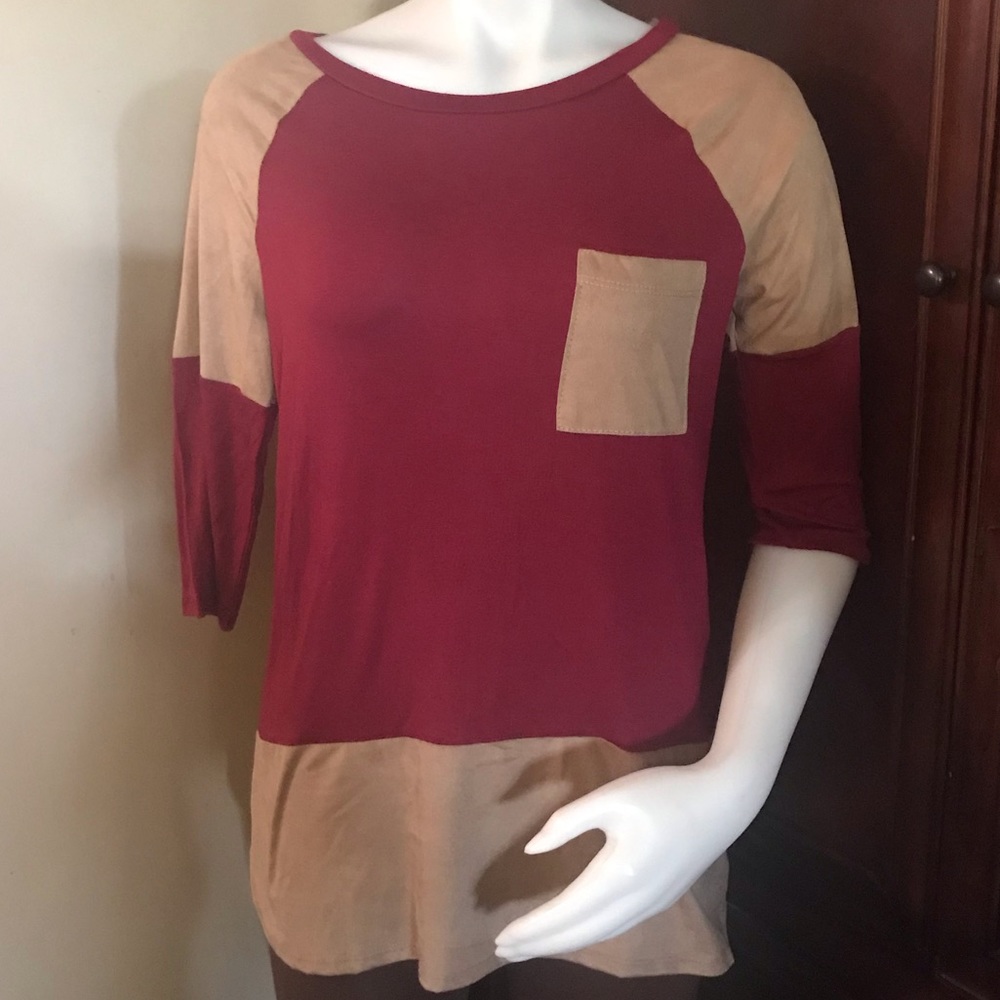 🆕 Auditions Red/Tan Long Sleeves Top-Small